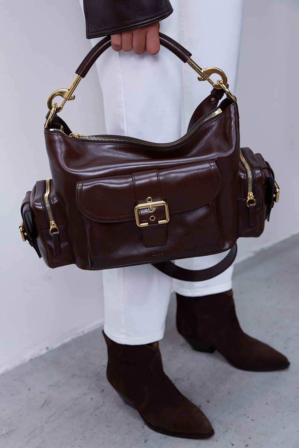 תמונת כל הלוק של תיק קאמרה מדיום